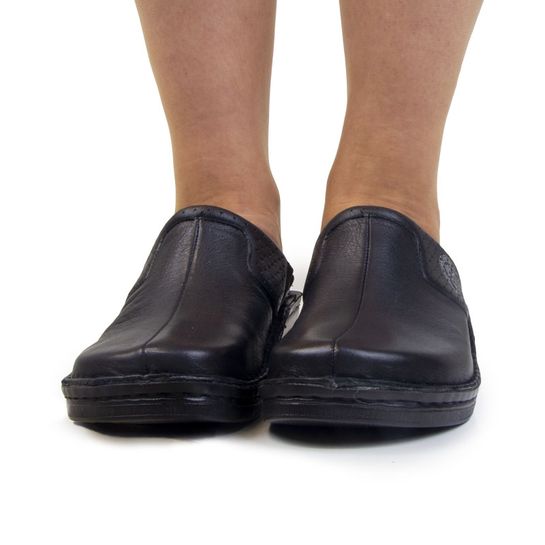 Dámská zdravotní uzavřená obuv LEON čierna