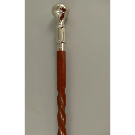 Elegantní dřevěná hůl s mosaznou rukojetí